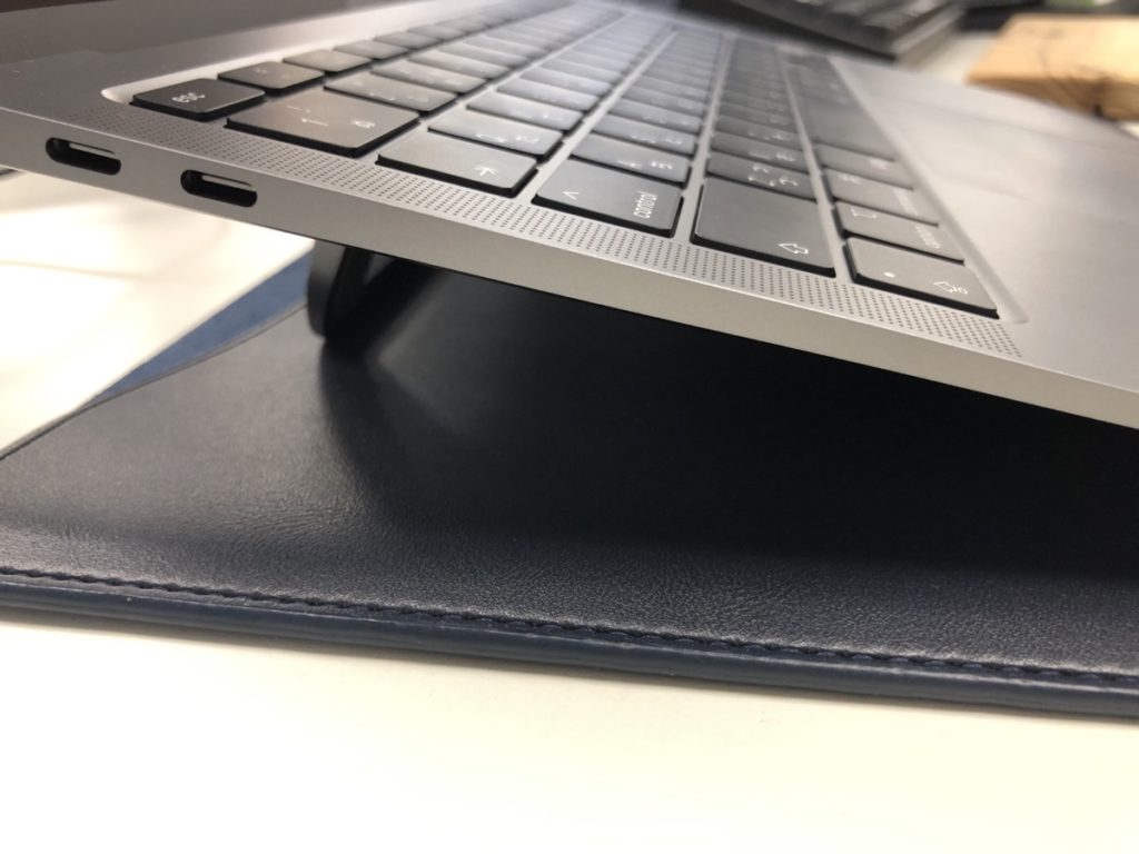MacBookair（M1）に最適なパソコンスタンドとパソコンケース | ロカリエ